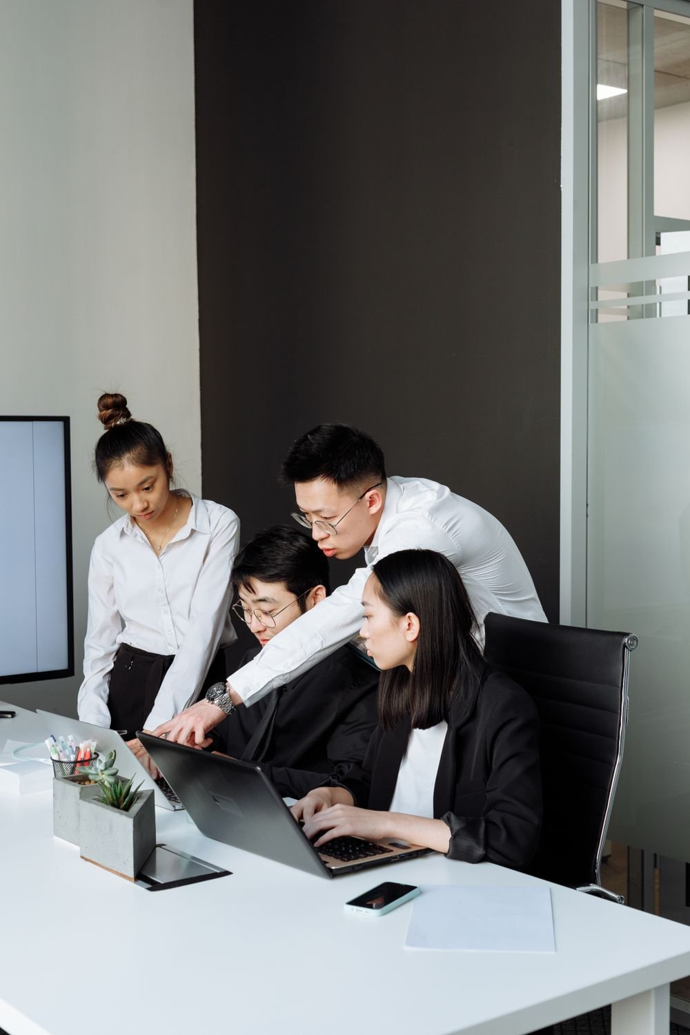 English-speaking business advisors in France